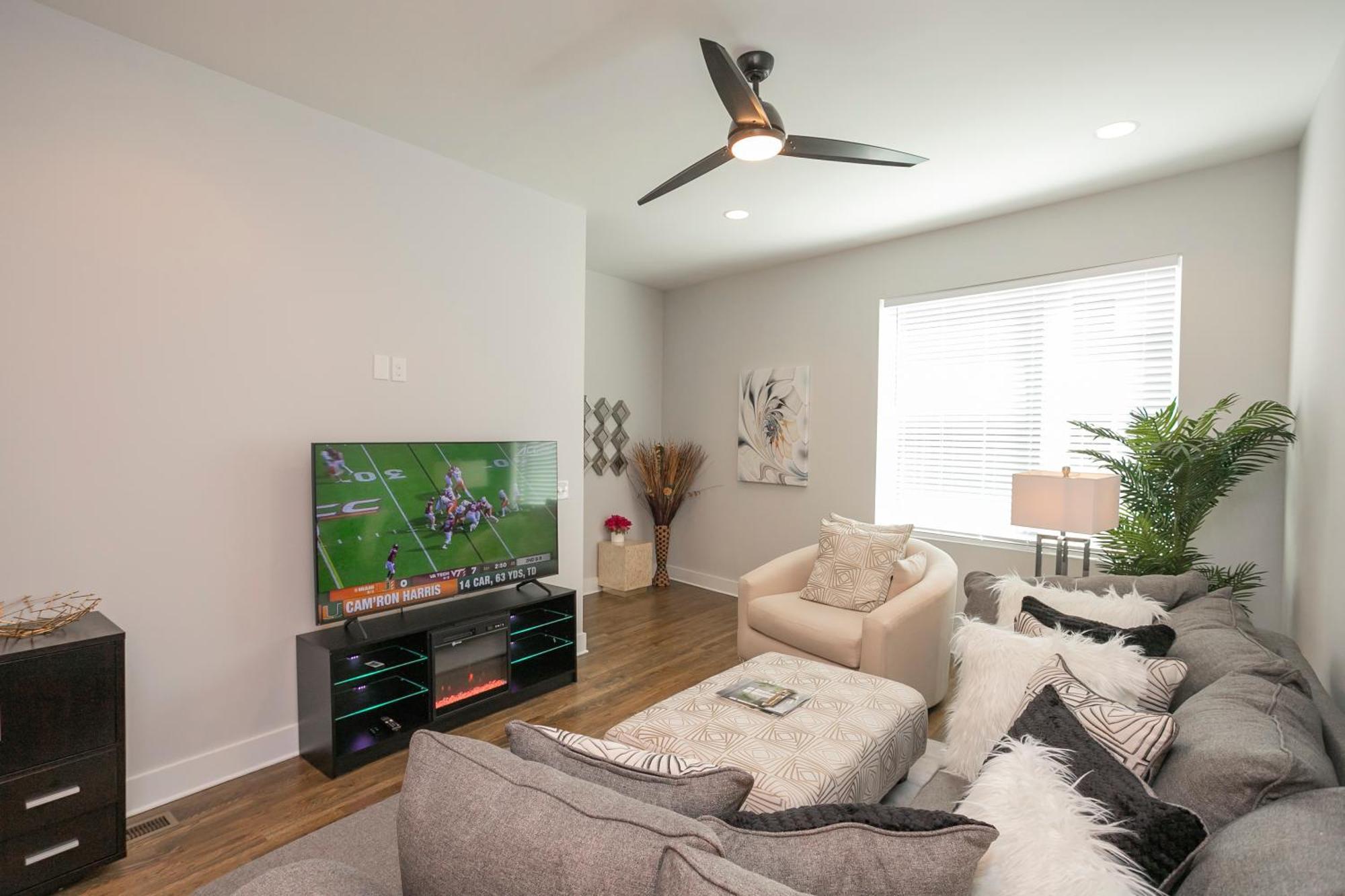 Luxury Townhome Skyline Views Mins To Dt Нэшвилл Экстерьер фото