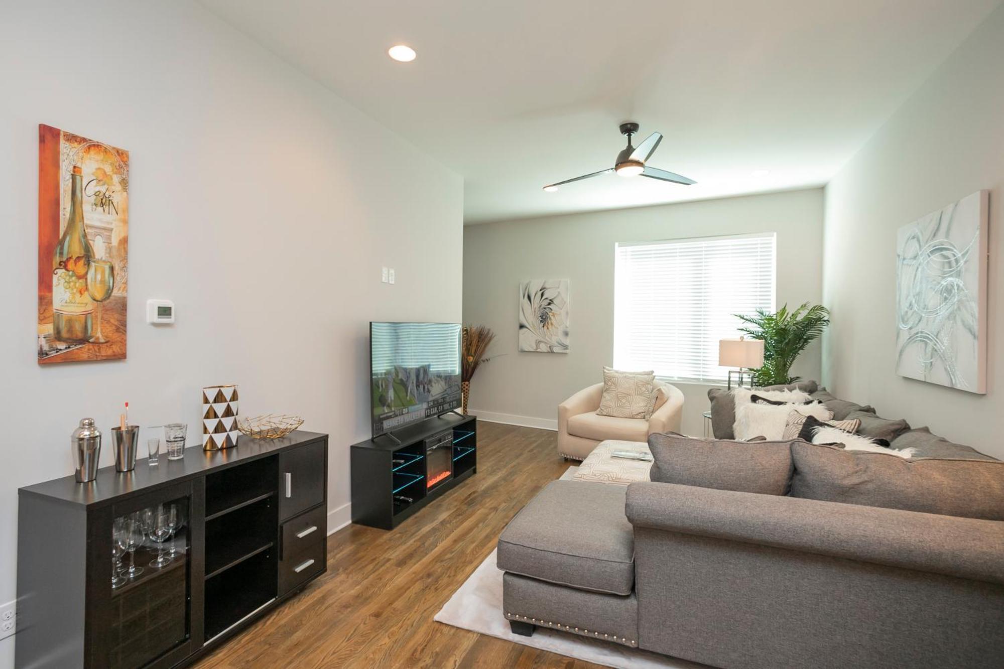 Luxury Townhome Skyline Views Mins To Dt Нэшвилл Экстерьер фото