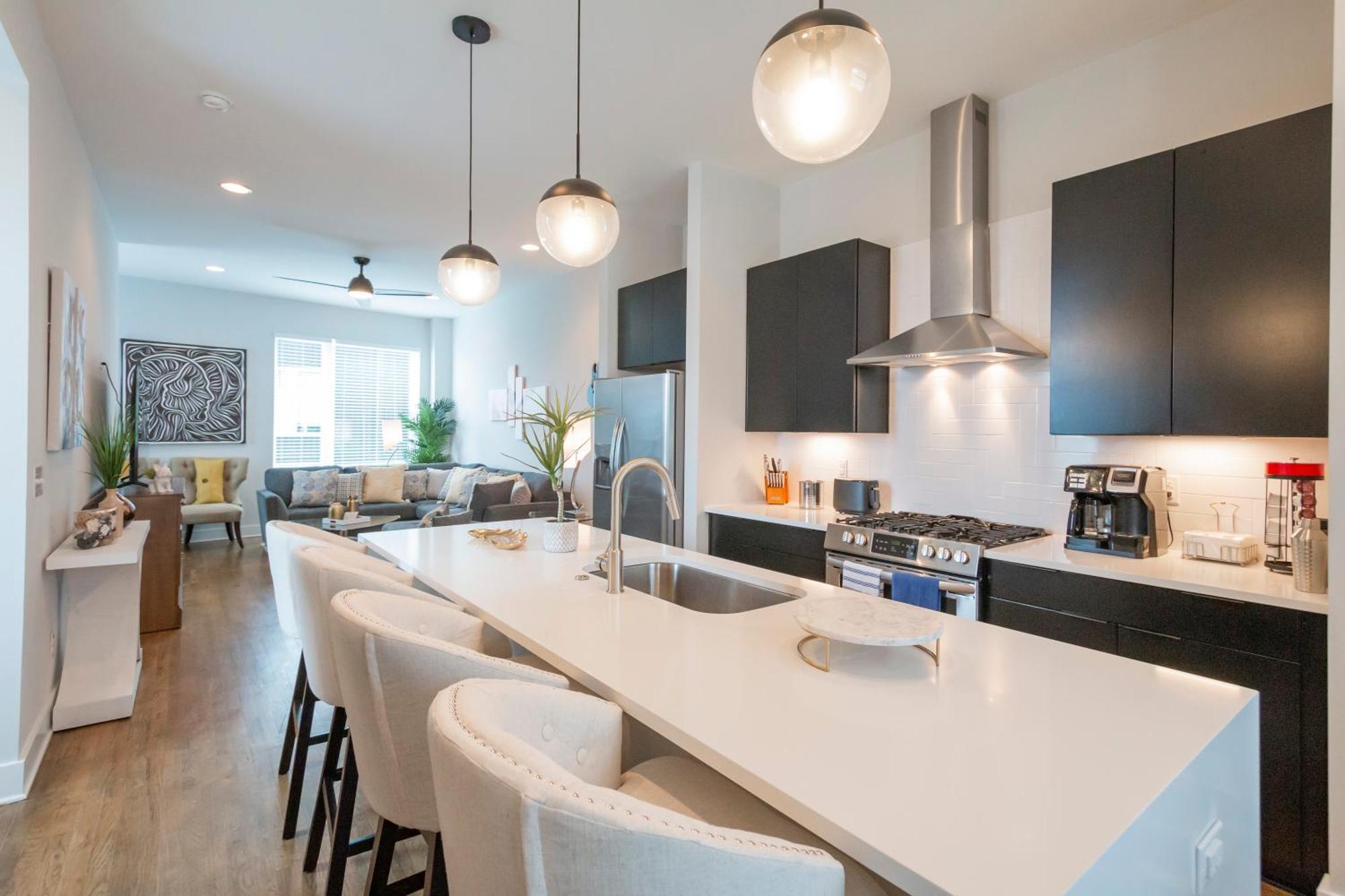Luxury Townhome Skyline Views Mins To Dt Нэшвилл Экстерьер фото