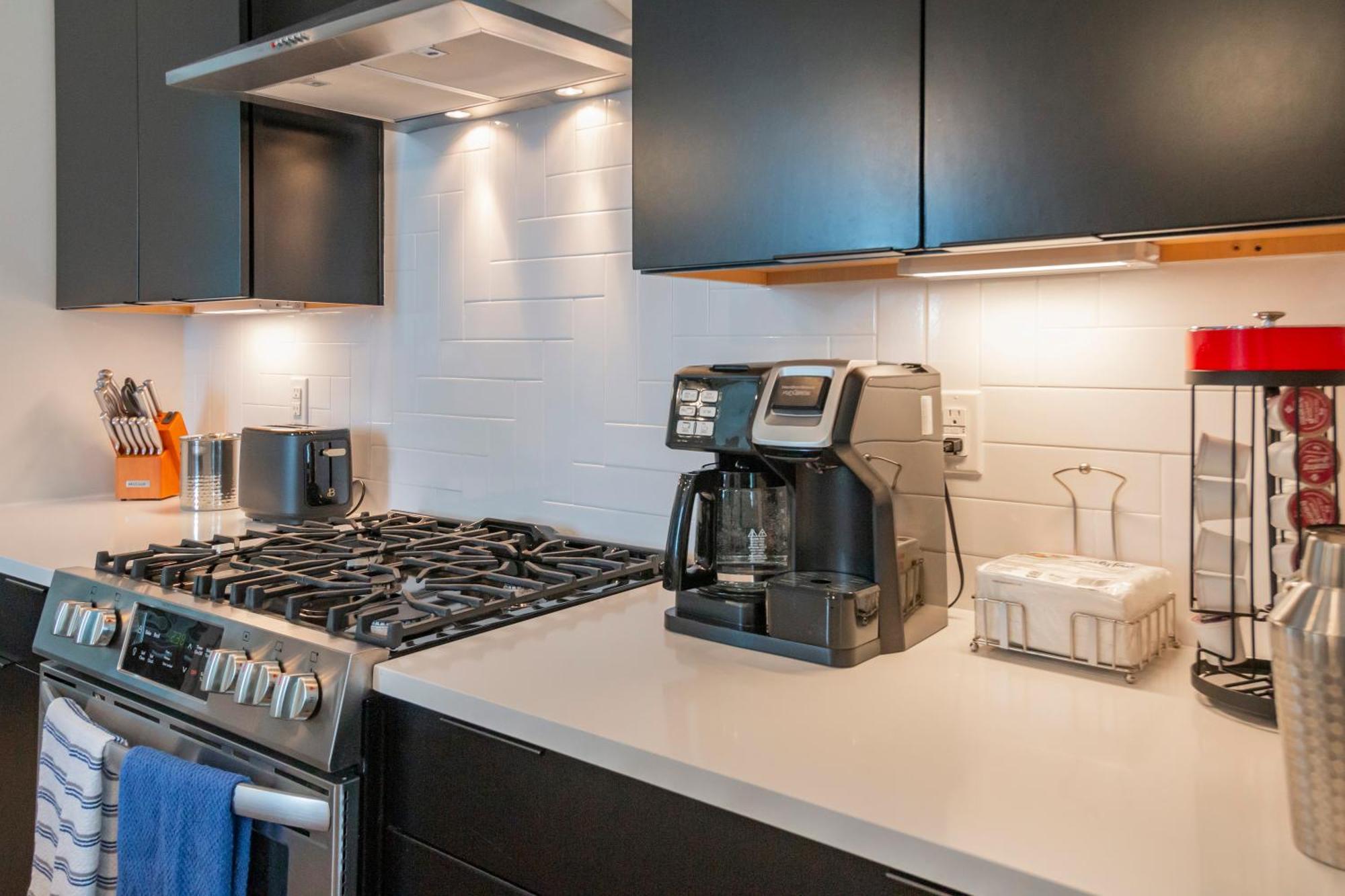 Luxury Townhome Skyline Views Mins To Dt Нэшвилл Экстерьер фото