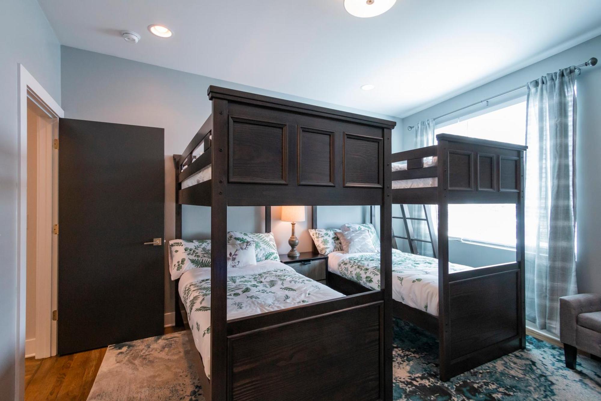 Luxury Townhome Skyline Views Mins To Dt Нэшвилл Экстерьер фото
