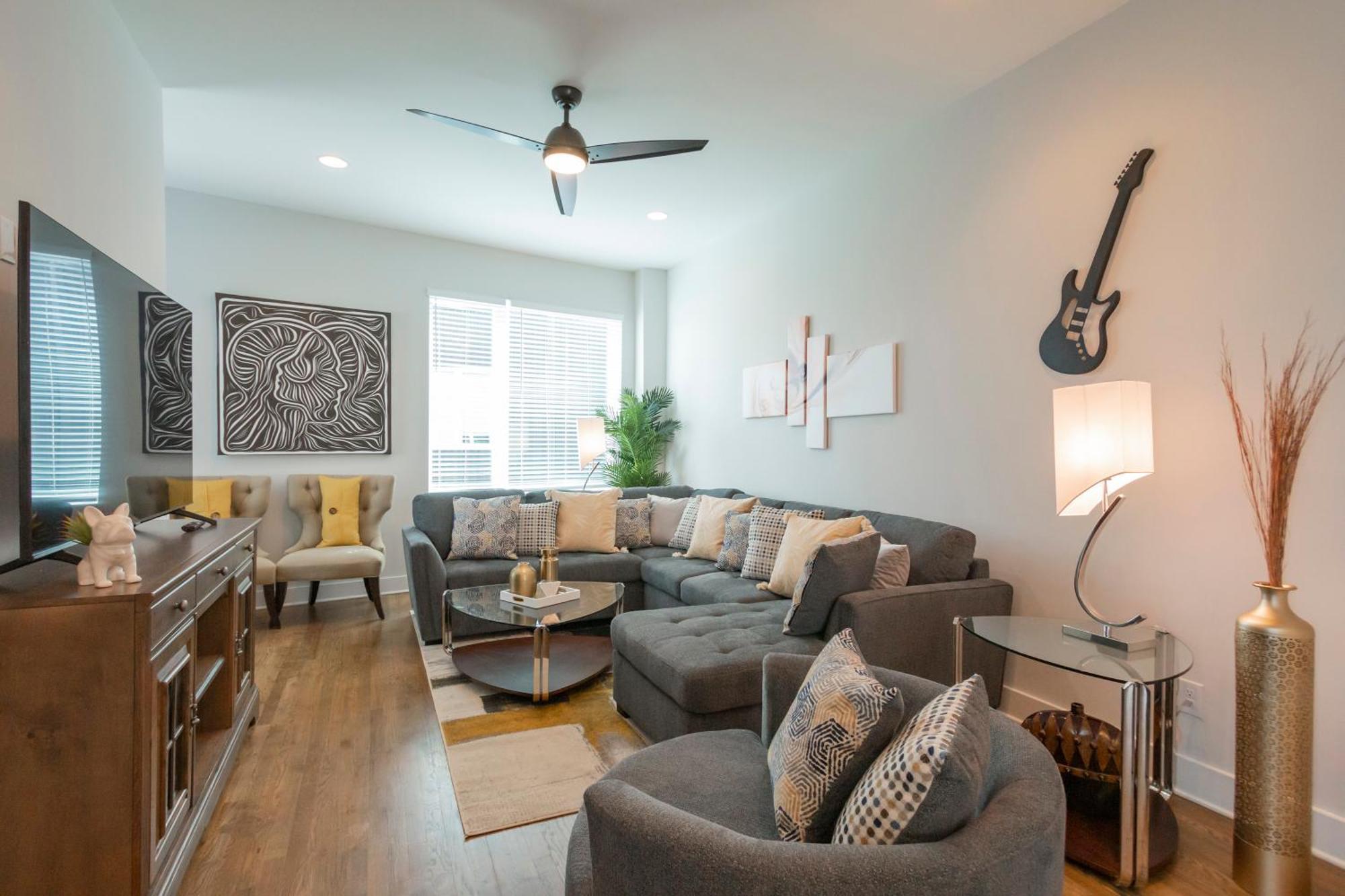 Luxury Townhome Skyline Views Mins To Dt Нэшвилл Экстерьер фото