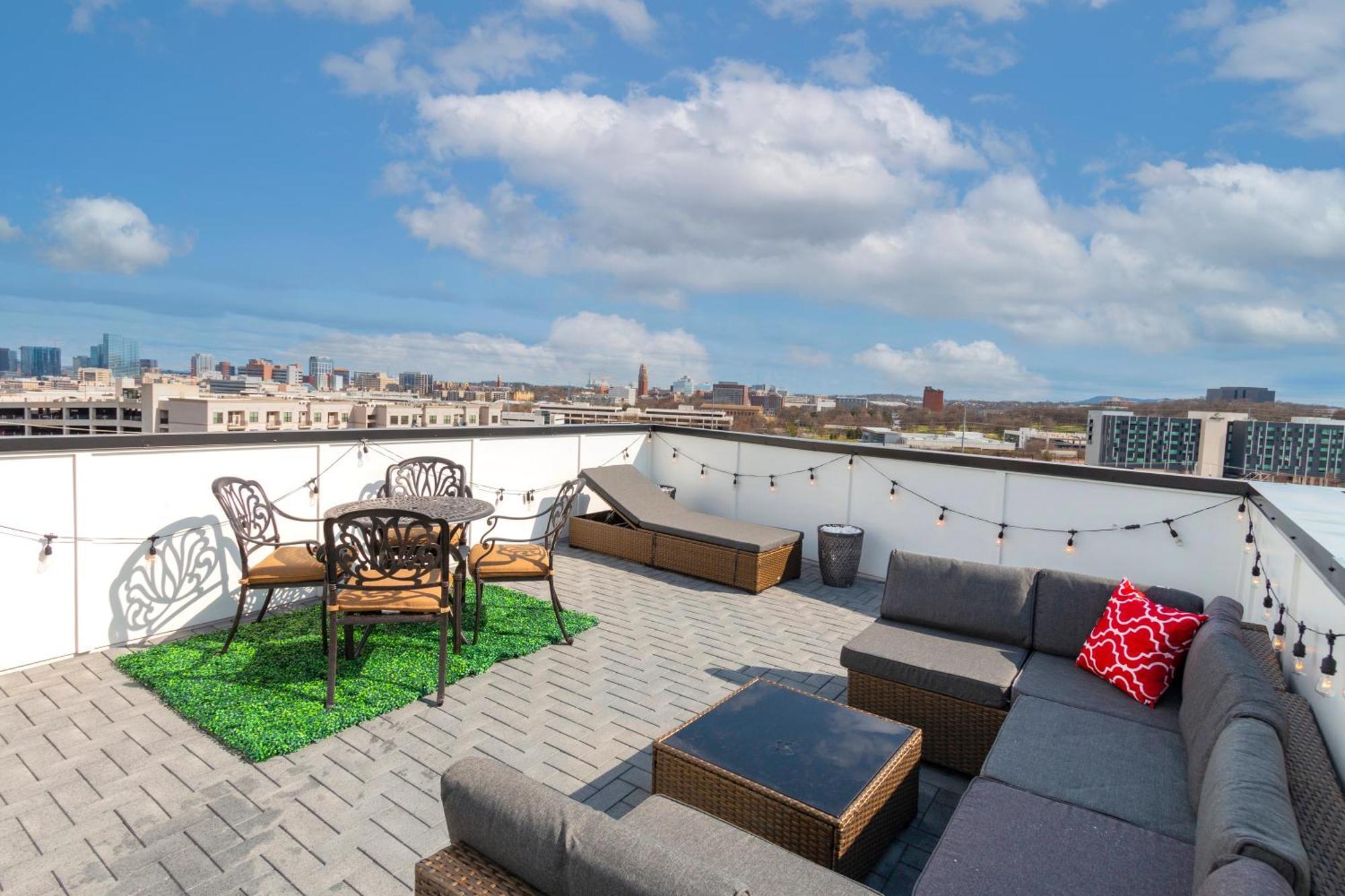 Luxury Townhome Skyline Views Mins To Dt Нэшвилл Экстерьер фото